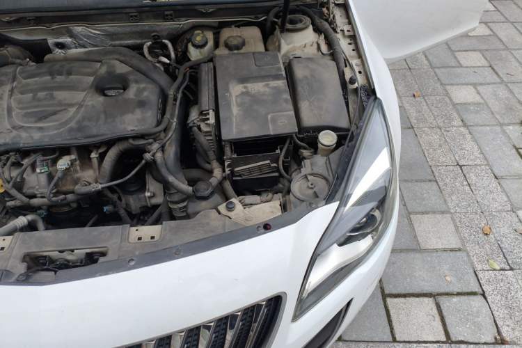 Used Buick Regal 2014 GS 2.0T Grand Sport Edition Engine Bay Left