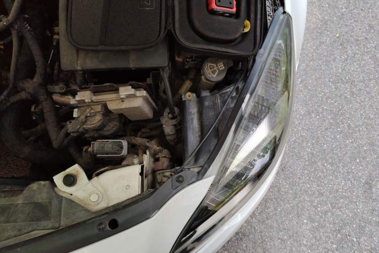 Used Buick Regal 2014 2.0L Elite Fashion Edition Engine Bay Left