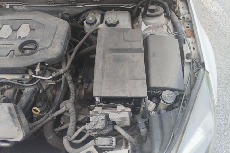 Used Buick Regal 2014 2.0L Leading Fashion Edition Engine Bay Left