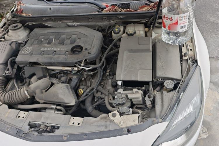 Used Buick Regal 2014 2.0L Elite Fashion Edition Engine Bay Left