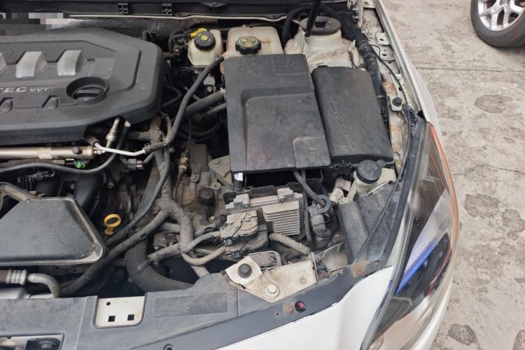 Used Buick Regal 2014 2.0L Elite Fashion Edition Engine Bay Left