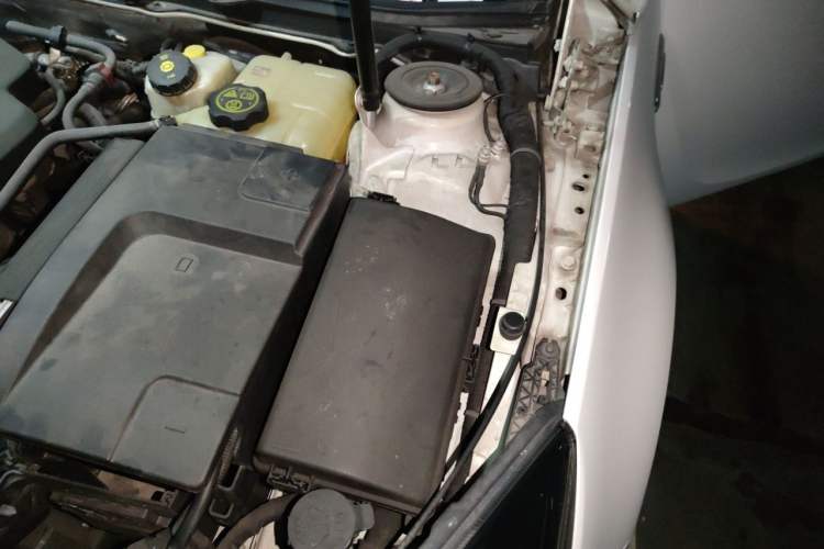 Used Buick Regal 2014 2.4L SIDI Luxury Fashion Edition Engine Bay Left
