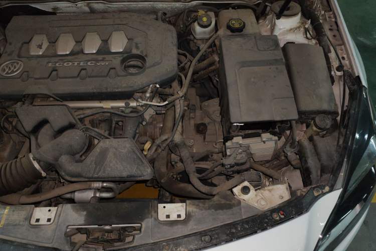 Used Buick Regal 2014 2.0L Leading Fashion Edition Engine Bay Left