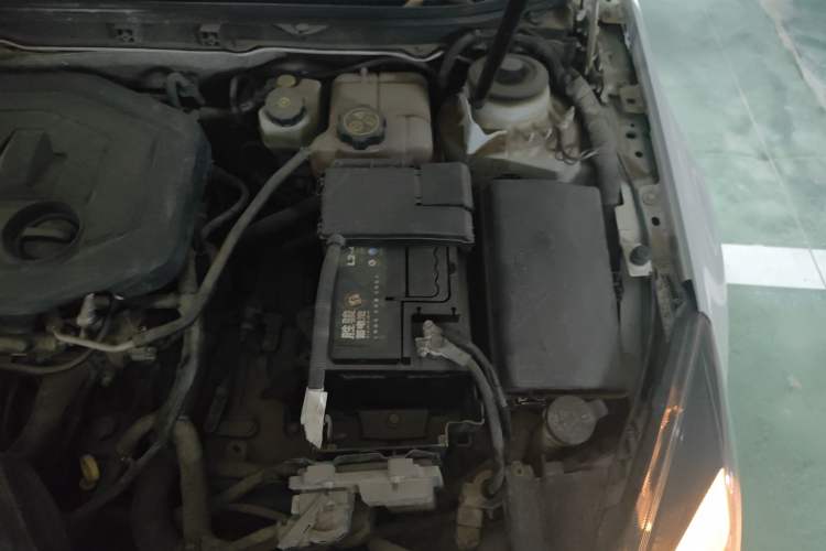 Used Buick Regal 2014 2.0L Leading Fashion Edition Engine Bay Left