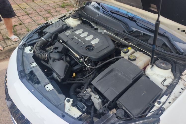Used Buick Regal 2014 2.0L Elite Fashion Edition Engine Bay Left