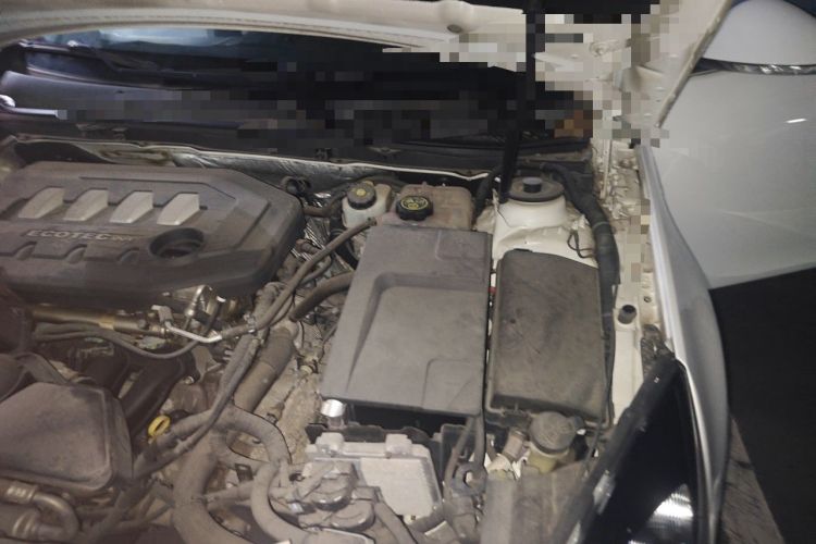 Used Buick Regal 2014 2.0L Elite Fashion Edition Engine Bay Left