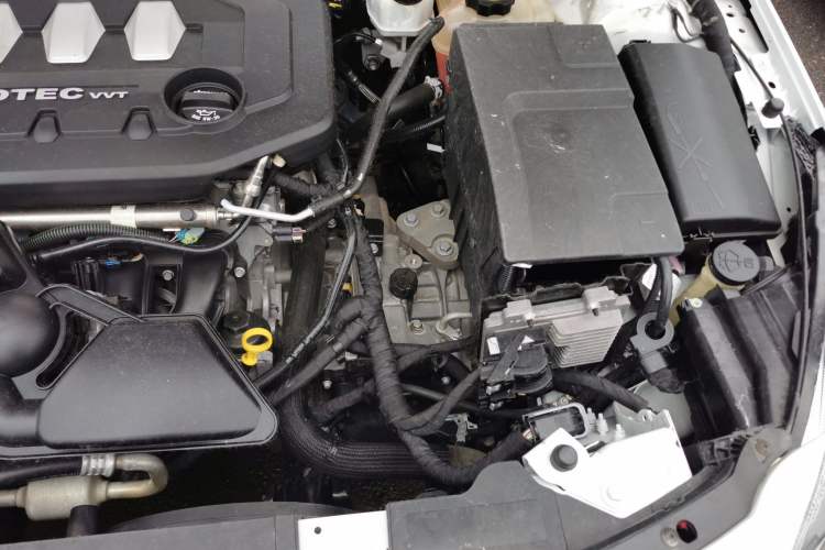Used Buick Regal 2014 2.0L Leading Fashion Edition Engine Bay Left