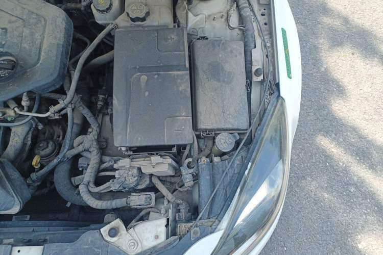 Used Buick Regal 2014 2.0L Leading Fashion Edition Engine Bay Left
