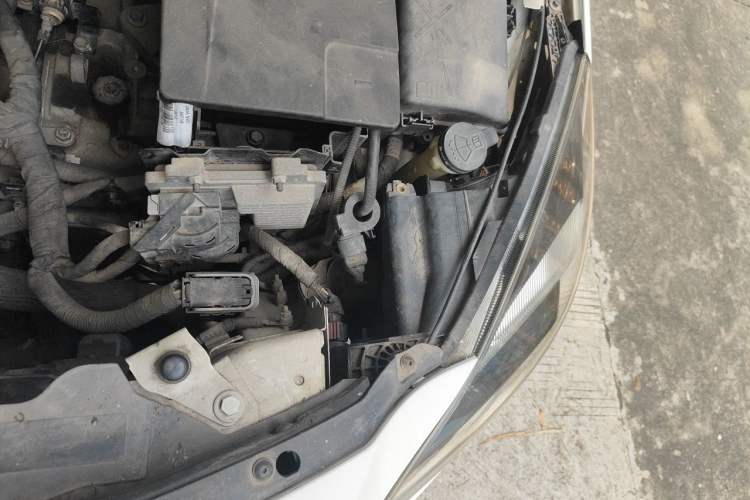 Used Buick Regal 2014 2.0L Elite Fashion Edition Engine Bay Left