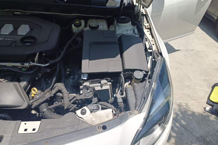 Used Buick Regal 2014 2.0L Leading Fashion Edition Engine Bay Left
