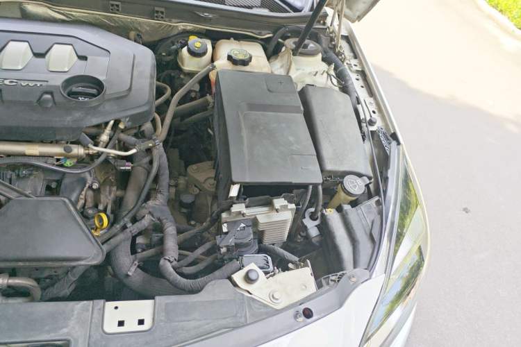 Used Buick Regal 2014 2.0L Leading Fashion Edition Engine Bay Left