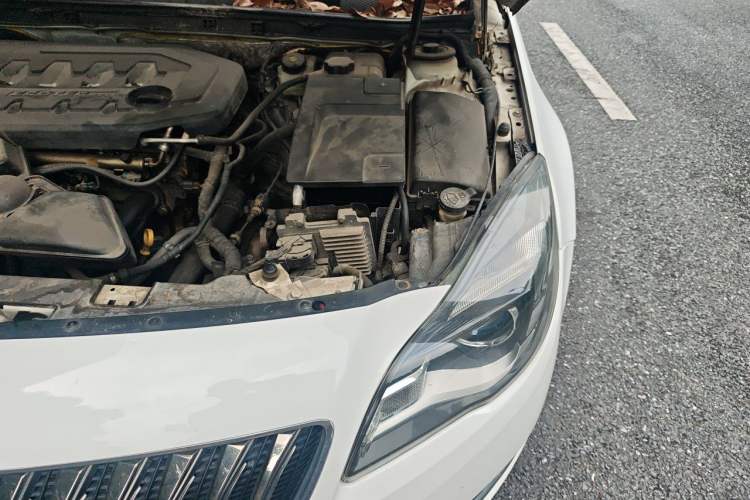 Used Buick Regal 2014 2.0L Leading Fashion Edition Engine Bay Left