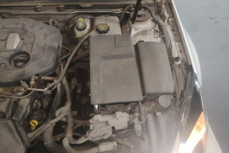 Used Buick Regal 2014 2.0L Elite Fashion Edition Engine Bay Left