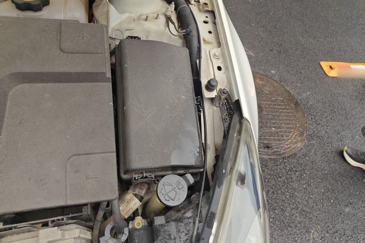 Used Buick Regal 2014 2.0L Elite Fashion Edition Engine Bay Left