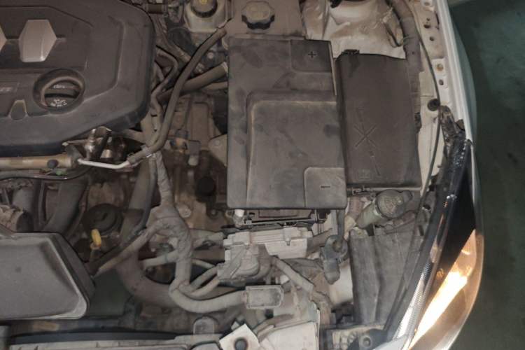 Used Buick Regal 2014 2.0L Elite Fashion Edition Engine Bay Left