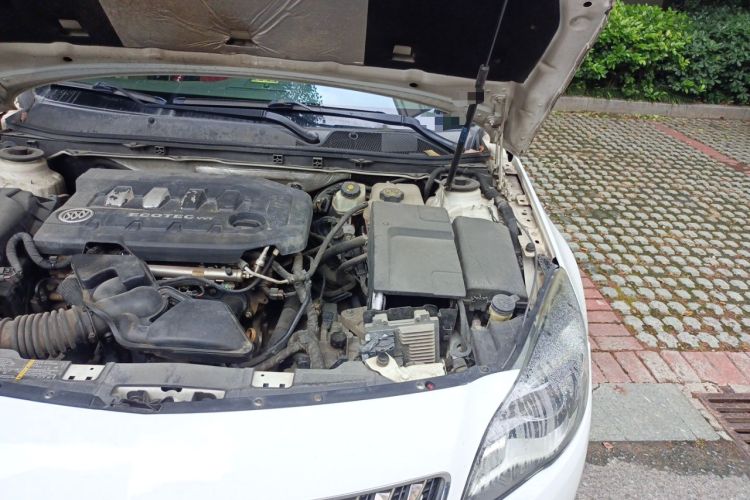 Used Buick Regal 2014 2.0L Leading Fashion Edition Engine Bay Left