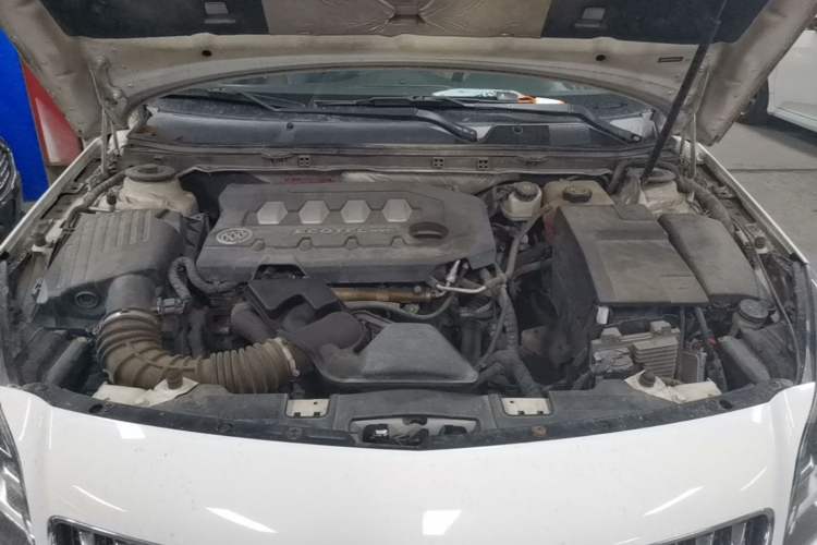 Used Buick Regal 2014 2.0L Elite Fashion Edition Engine Bay