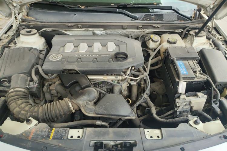 Used Buick Regal 2014 2.0L Elite Fashion Edition Engine Bay