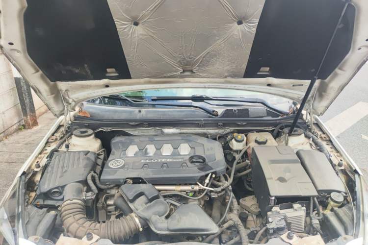 Used Buick Regal 2014 2.0L Elite Fashion Edition Engine Bay