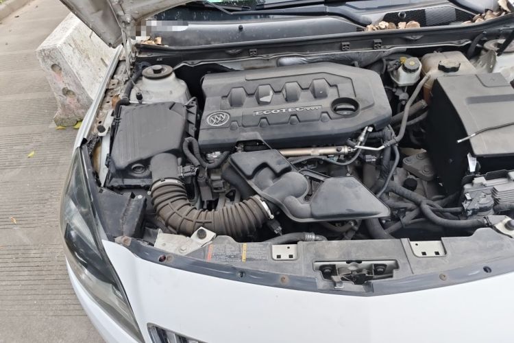 Used Buick Regal 2014 2.0L Elite Fashion Edition Engine Bay Right