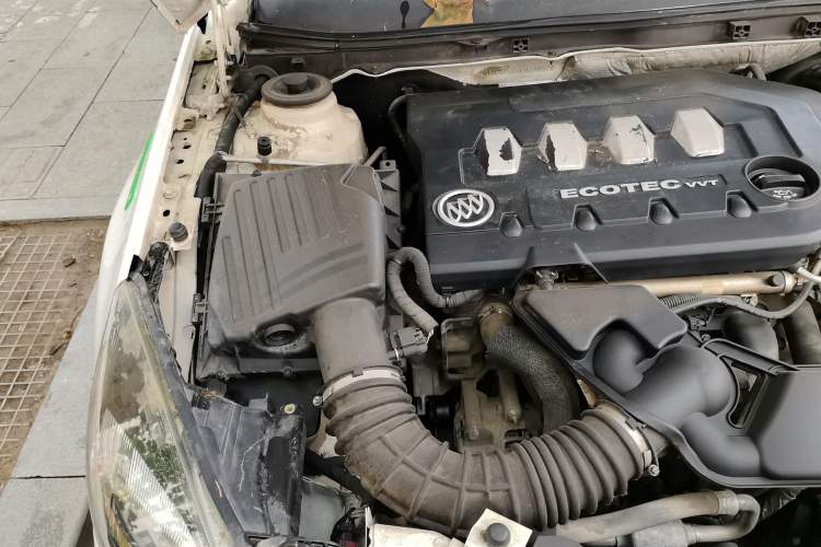 Used Buick Regal 2014 2.0L Elite Fashion Edition Engine Bay Right