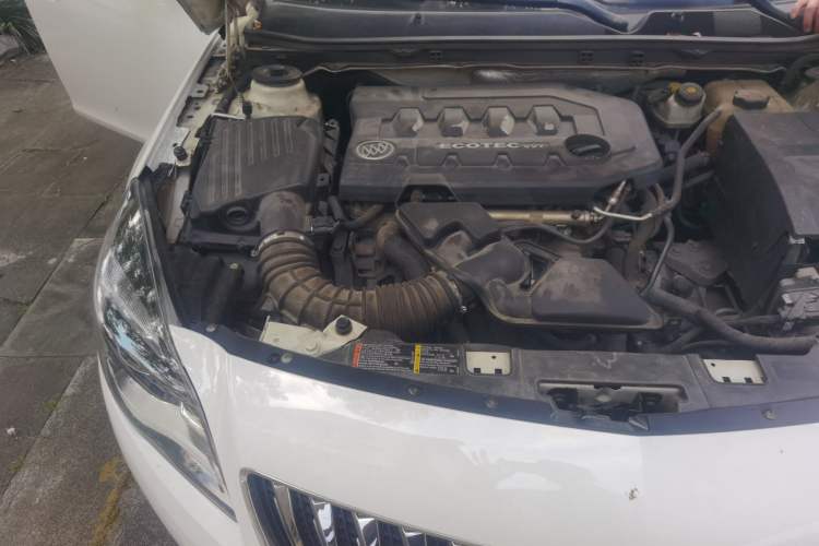 Used Buick Regal 2014 2.0L Elite Fashion Edition Engine Bay Right