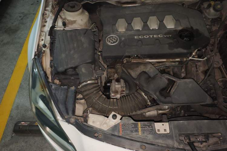 Used Buick Regal 2014 2.0L Elite Fashion Edition Engine Bay Right