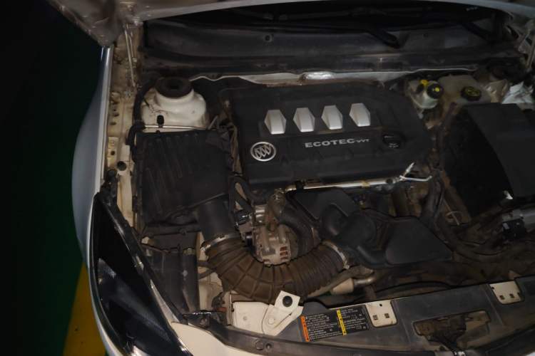 Used Buick Regal 2014 2.0L Elite Fashion Edition Engine Bay Right