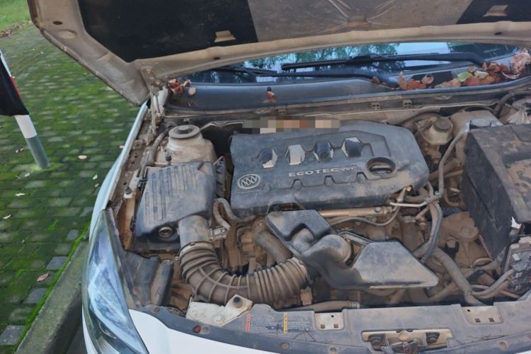 Used Buick Regal 2014 2.0L Elite Fashion Edition Engine Bay Right