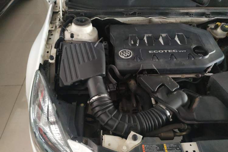Used Buick Regal 2014 2.0L Elite Fashion Edition Engine Bay Right