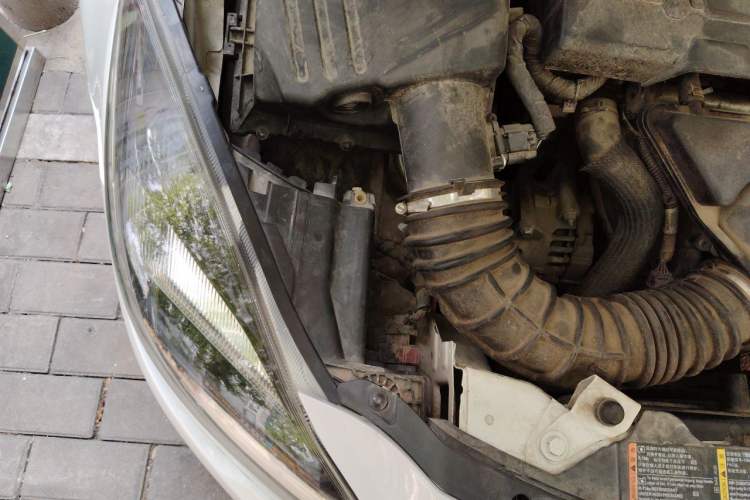 Used Buick Regal 2014 2.0L Elite Fashion Edition Engine Bay Right