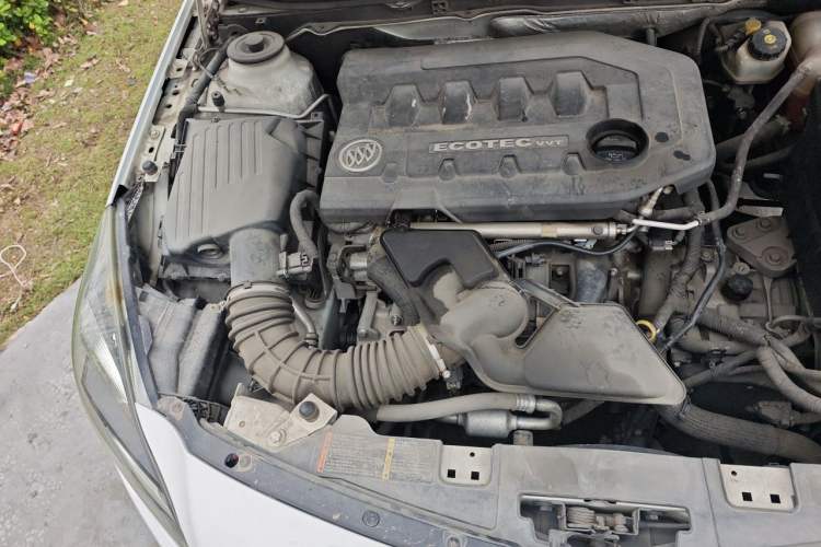 Used Buick Regal 2014 2.0L Elite Fashion Edition Engine Bay Right