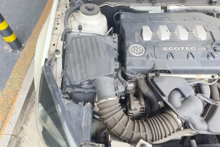Used Buick Regal 2014 2.0L Elite Fashion Edition Engine Bay Right