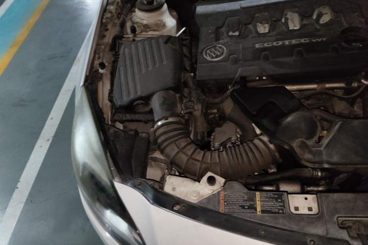 Used Buick Regal 2014 2.0L Elite Fashion Edition Engine Bay Right