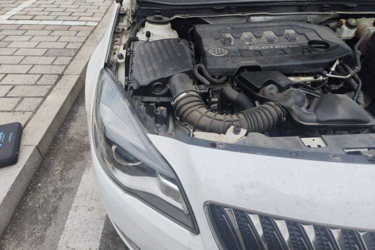 Used Buick Regal 2014 2.0L Leading Fashion Edition Engine Bay Right