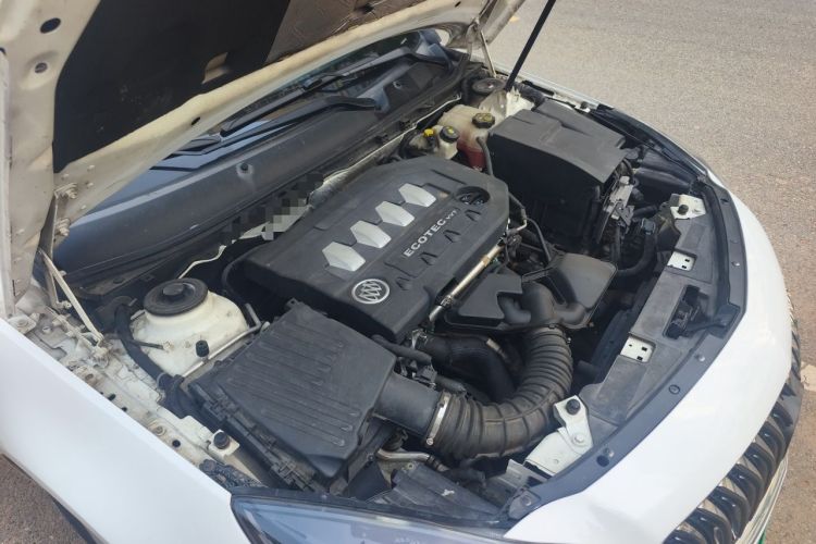 Used Buick Regal 2014 2.0L Elite Fashion Edition Engine Bay Right