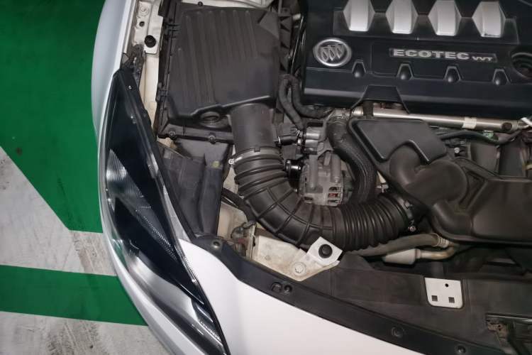 Used Buick Regal 2014 2.0L Elite Fashion Edition Engine Bay Right