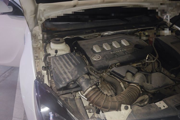 Used Buick Regal 2014 2.0L Elite Fashion Edition Engine Bay Right