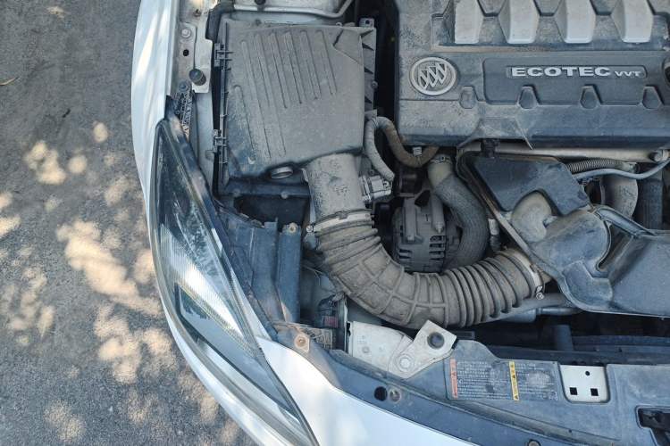 Used Buick Regal 2014 2.0L Leading Fashion Edition Engine Bay Right