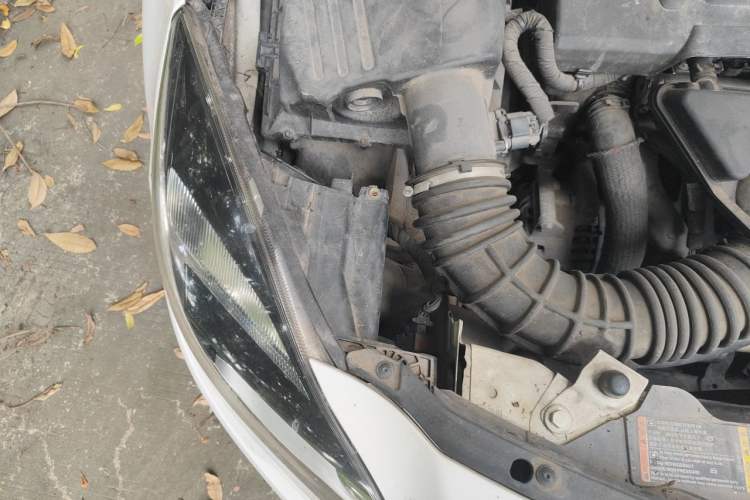 Used Buick Regal 2014 2.0L Elite Fashion Edition Engine Bay Right