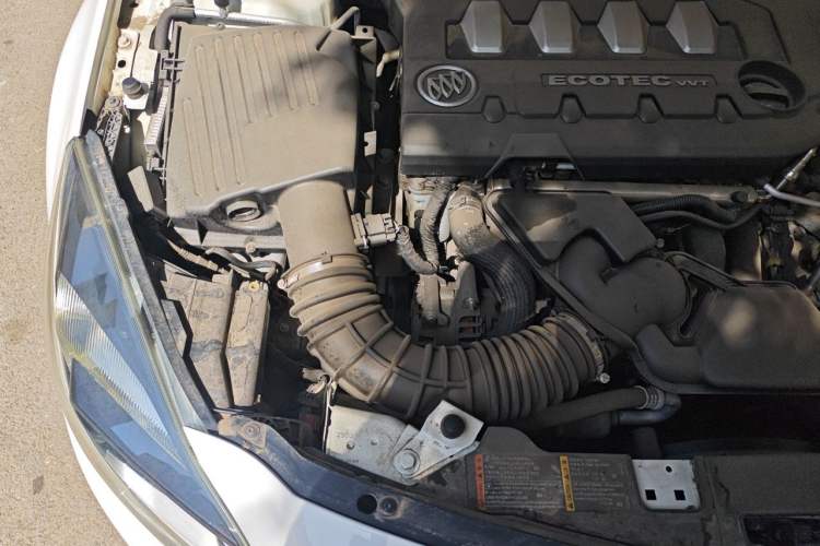 Used Buick Regal 2014 2.0L Elite Fashion Edition Engine Bay Right