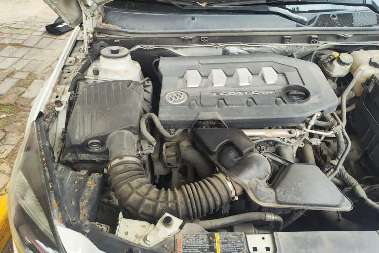 Used Buick Regal 2014 2.0L Elite Fashion Edition Engine Bay Right