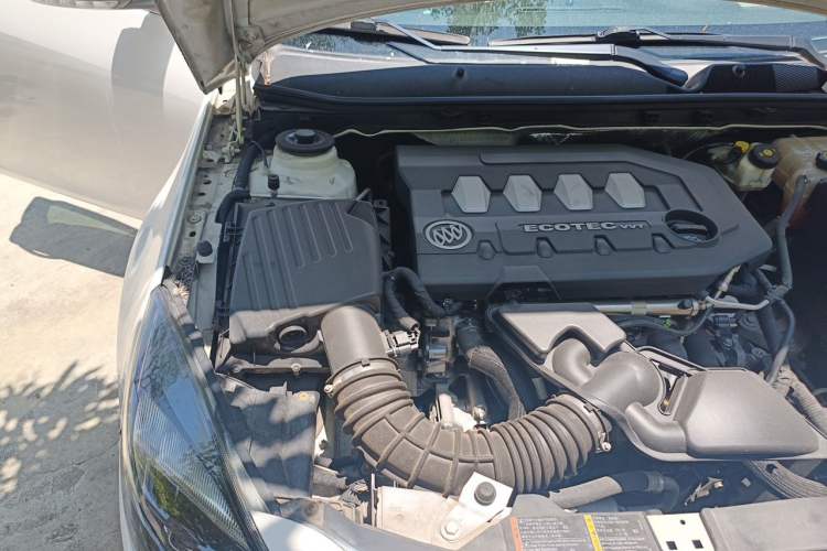 Used Buick Regal 2014 2.0L Leading Fashion Edition Engine Bay Right