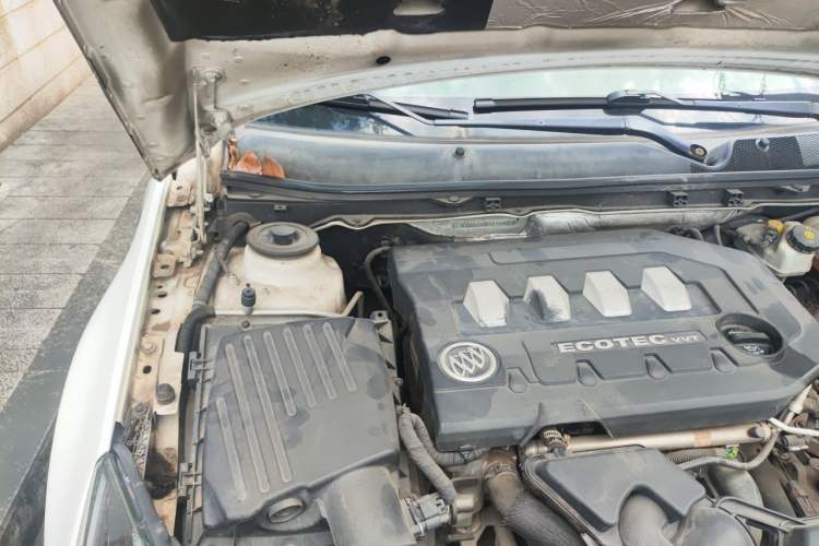 Used Buick Regal 2014 2.0L Elite Fashion Edition Engine Bay Right