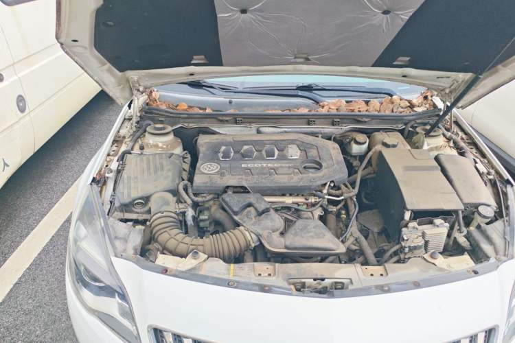 Used Buick Regal 2014 2.0L Elite Fashion Edition Engine Bay Right