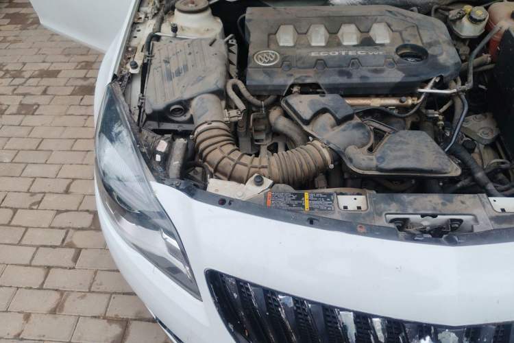Used Buick Regal 2014 2.0L Elite Fashion Edition Engine Bay Right