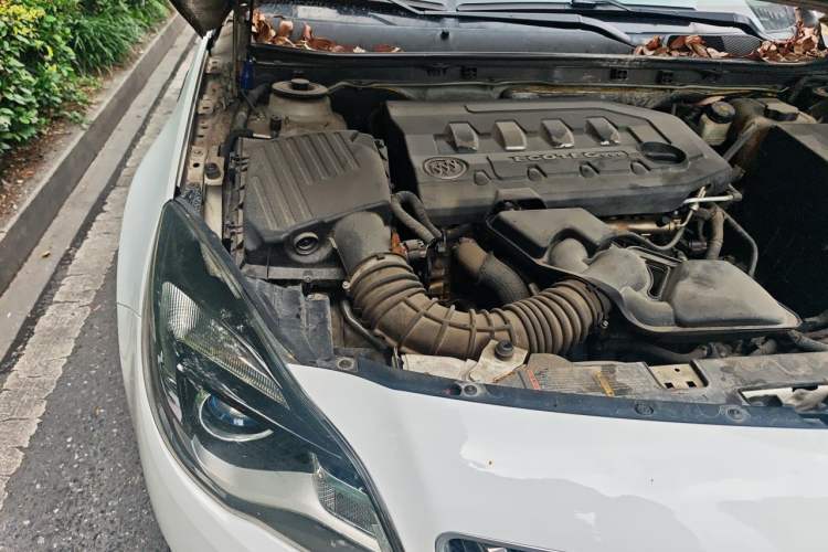 Used Buick Regal 2014 2.0L Leading Fashion Edition Engine Bay Right