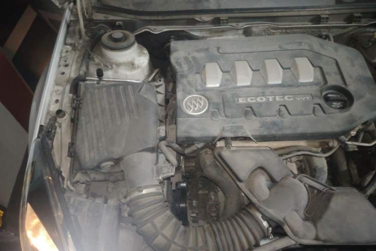Used Buick Regal 2014 2.0L Elite Fashion Edition Engine Bay Right
