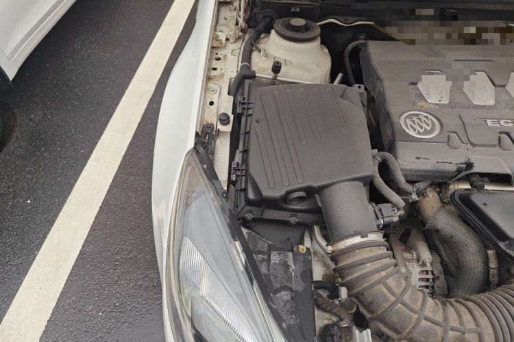 Used Buick Regal 2014 2.0L Elite Fashion Edition Engine Bay Right