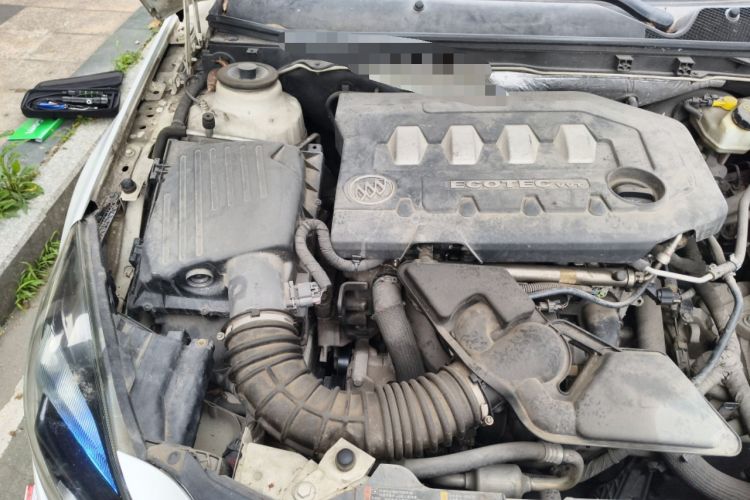 Used Buick Regal 2014 2.0L Elite Fashion Edition Engine Bay Right